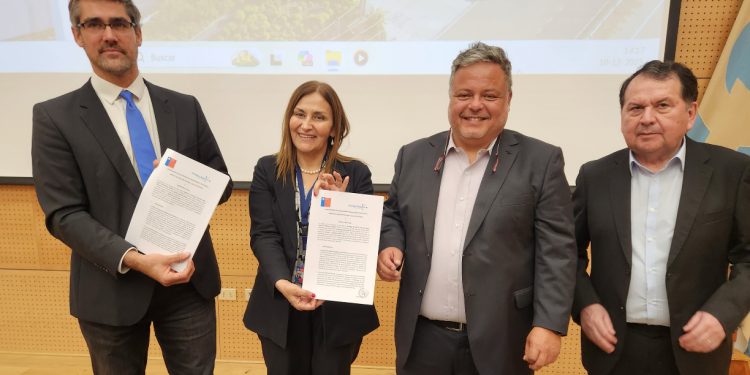 Servicio de Salud Viña del Mar Quillota Petorca sella acuerdo para implementar un sistema basado en Inteligencia Artificial para enfrentar con una mirada territorial la lista de espera quirúrgica