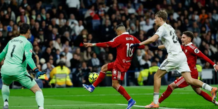 Lluvia se elogios para Alexis Sánchez tras actuación ante Real Madrid