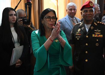 Contraloría detecta $17 mil millones sin rendir de la administración de Jorge Sharp