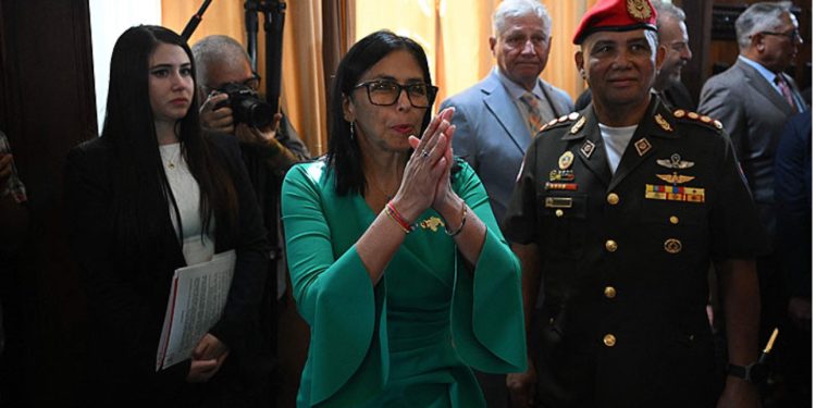 Contraloría detecta $17 mil millones sin rendir de la administración de Jorge Sharp