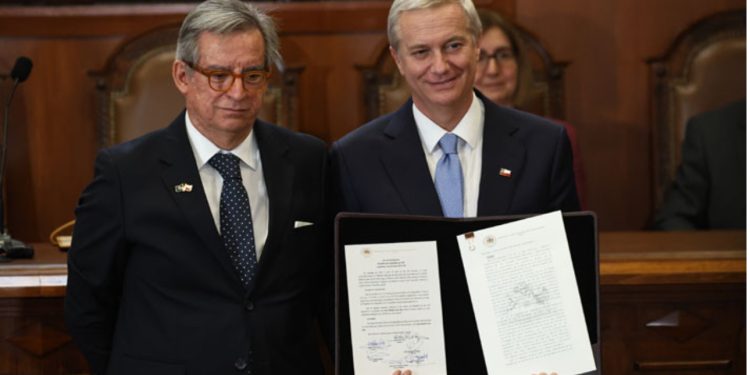 Contraloría detecta $17 mil millones sin rendir de la administración de Jorge Sharp