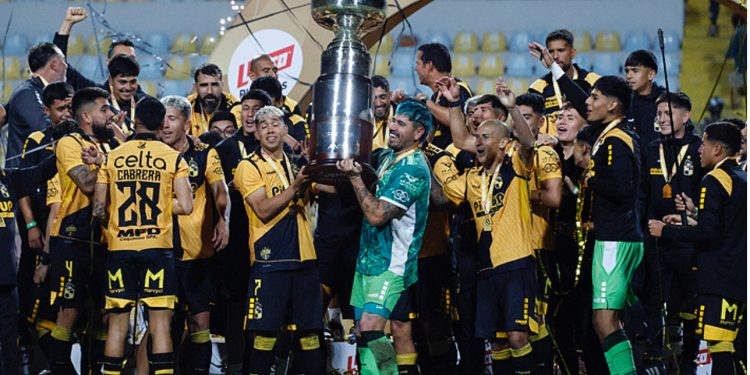 Coquimbo Unido se transforma en campeón de la Supercopa tras dramática definición a penales contra la UC
