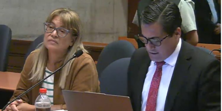 Mujer provocó caos tras dejar abandonado su auto bloqueando acceso a Playa La Boca de Concón y poniendo en riesgo a miles de personas