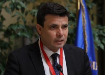 La violencia de opinar de todo