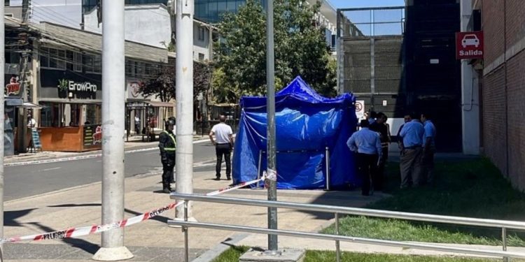 Mujer pierde la vida tras caer desde azotea del mall en Viña del Mar