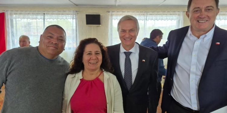 Presidente electo José Antonio Kast visita zonas afectadas por incendios en Viña del Mar y señala que será su prioridad