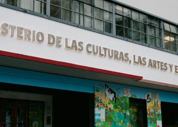 Cómo equilibrar pantallas, juegos y aire libre