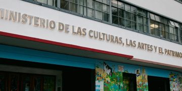 Cómo equilibrar pantallas, juegos y aire libre