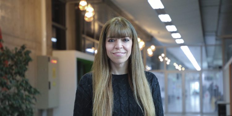 Cómo equilibrar pantallas, juegos y aire libre