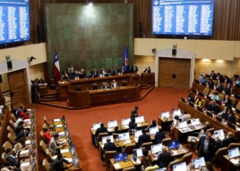 Se proyecta fuerte alza de bencinas por impacto de la guerra en Medio Oriente