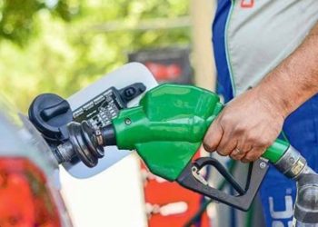 Se proyecta fuerte alza de bencinas por impacto de la guerra en Medio Oriente