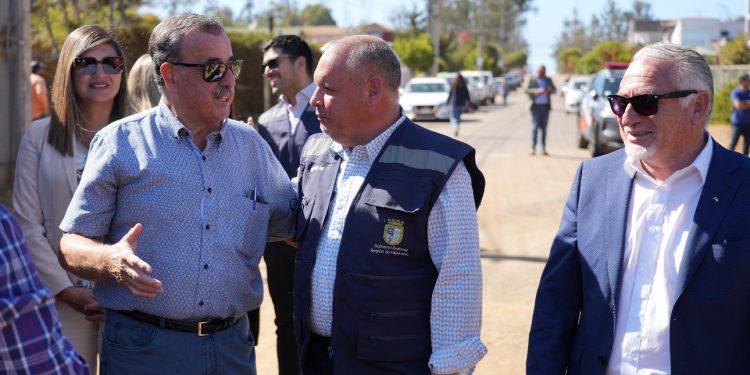 Gobernador Regional de Valparaíso constató en terreno la ejecución de importantes obras de alcantarillado, pavimentación y seguridad en la comuna de Algarrobo