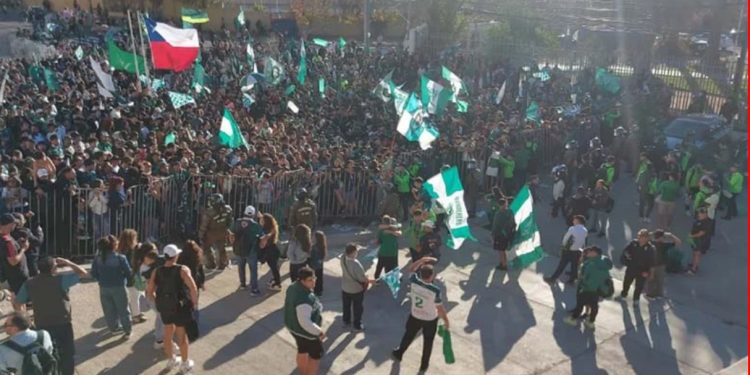 Masivo recibimiento de Wanderers Sub-20 en Valparaíso