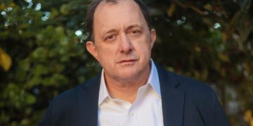 Iván Poduje frena expropiación de Colonia Dignidad y anuncia recorte de proyectos por déficit en el Minvu