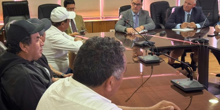 Subsecretario de Pesca se reúne con pescadores de Caleta Portales y El Membrillo para abordar impacto por alza de combustibles