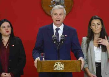 Gobierno presenta proyectos para enfrentar inseguridad en los colegios con revisión de mochilas e inhabilidad para la gratuidad