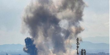 Israel y EE.UU. bombardean isla estratégica de Irán