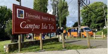 Suspenden clases en campus de Universidad Austral donde fue agredida Ministra Lincolao