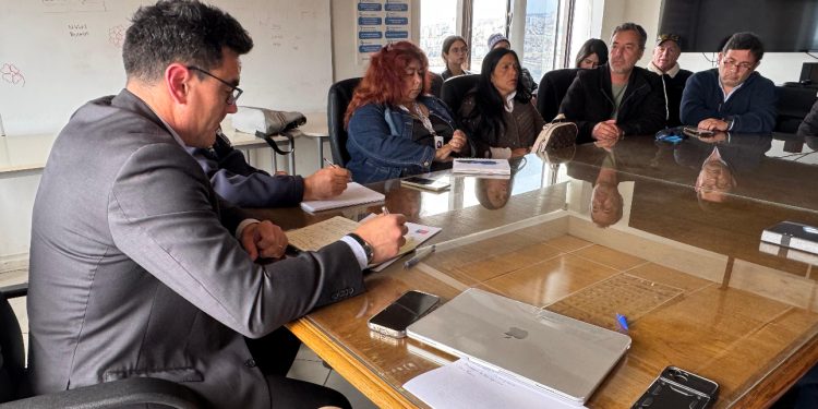 Subsecretario de Pesca recibe a pescadores de Quintero – Puchuncaví y propone agenda de trabajo conjunta para enfrentar tareas más urgentes