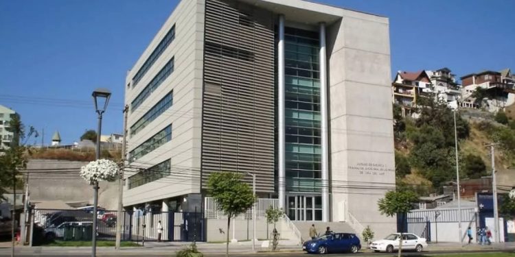 Subsecretario de Pesca recibe a pescadores de Quintero – Puchuncaví y propone agenda de trabajo conjunta para enfrentar tareas más urgentes