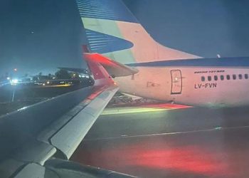 Dos aviones chocan en plena pista del aeropuerto de Santiago