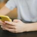 Consumo problemático de redes sociales: los riesgos de crecer con la pantalla siempre encendida
