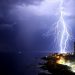 Emiten aviso por tormentas eléctricas con granizos y rachas para este miércoles en siete regiones
