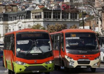 Micreros de Valparaíso dan «ultimátum» al gobierno por alza de combustibles y advierten paro regional