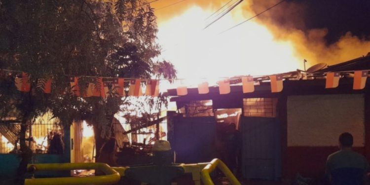 Incendio afectó a siete casas en La Florida