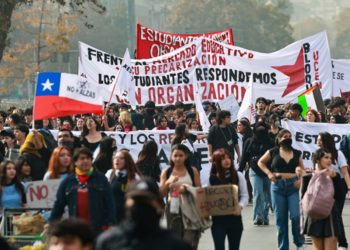 Manifestaciones en Santiago y Valparaíso por cuenta pública