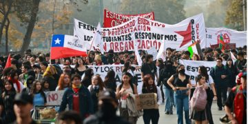 Manifestaciones en Santiago y Valparaíso por cuenta pública