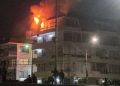 Incendio estructural afecta edificio en Reñaca