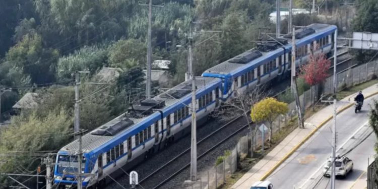 Proyecto de tren rápido Santiago-Valparaíso avanza tras reunión con consorcio interesado
