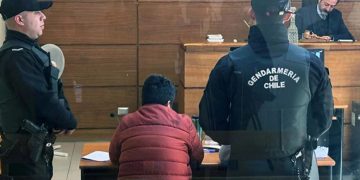 Prisión preventiva a hombre que atacó a su expareja y atropelló a un carabinero en Valparaíso