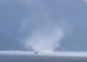 Captan impresionante tromba marina frente a Puerto Montt