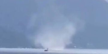 Captan impresionante tromba marina frente a Puerto Montt