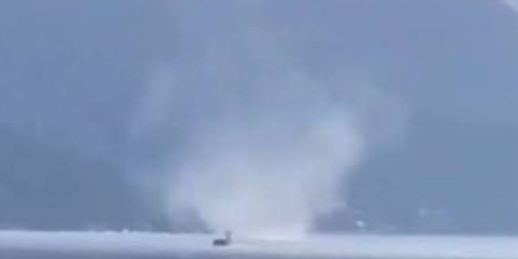 Captan impresionante tromba marina frente a Puerto Montt