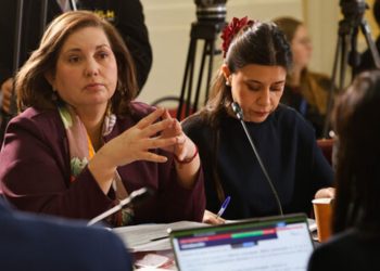 Senadores PS asisten a La Moneda para presentar su propuesta por megarreforma