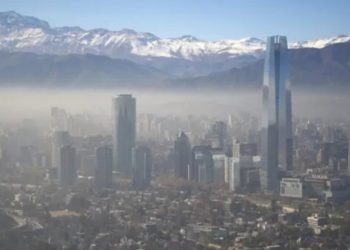 Tos prolongada en niños: cuándo deja de ser un síntoma normal y cómo distinguirla en medio del alza de virus respiratorios