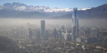 Tos prolongada en niños: cuándo deja de ser un síntoma normal y cómo distinguirla en medio del alza de virus respiratorios