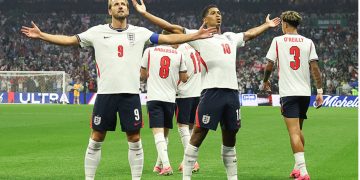 Los grandes futbolistas no solo juegan partidos