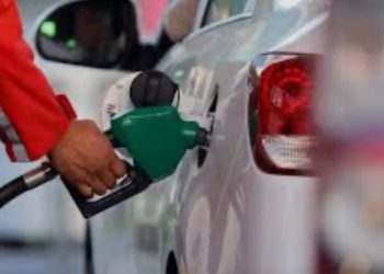 Gobierno anuncia caídas de hasta $150 en precio de los combustibles esta semana