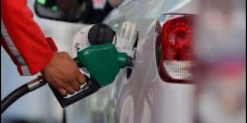 Gobierno anuncia caídas de hasta $150 en precio de los combustibles esta semana