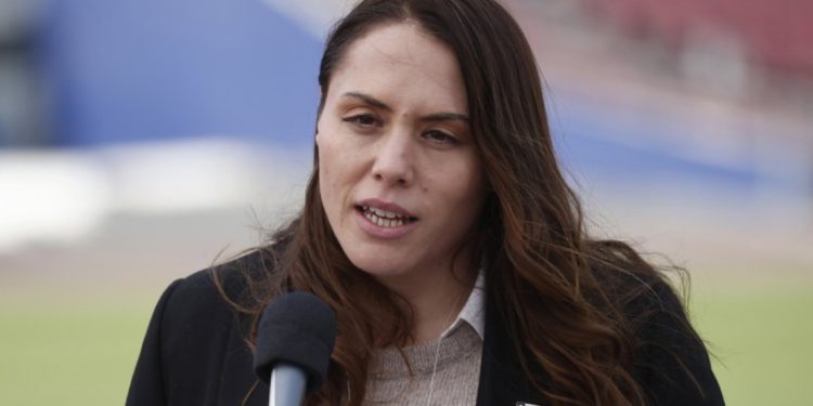 Ministra del deporte lamenta que partido entre Wanderers y Real Madrid no sea en Valparaíso