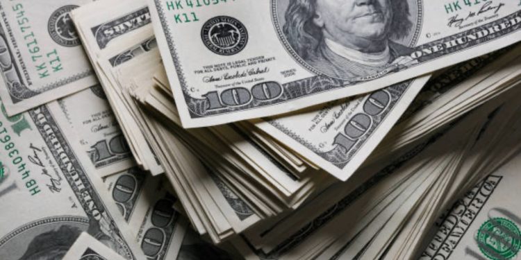 Dólar cae ante mejor tono de los mercados y optimismo en el sector tecnológico
