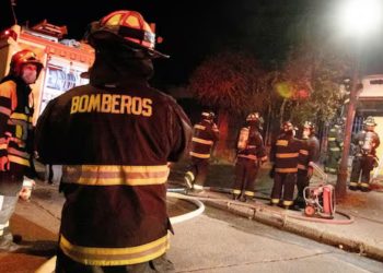Al menos seis viviendas afectadas por incendio en Cerro Navia