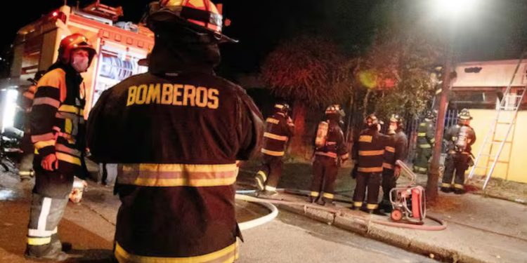 Al menos seis viviendas afectadas por incendio en Cerro Navia