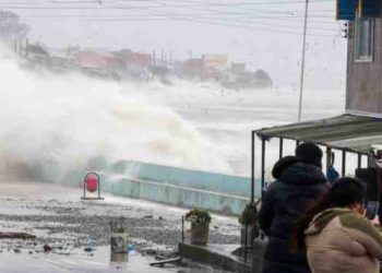 Cierre de tránsito y preparativos para retirar pasarela Yolanda ante riesgo de colapso en medio de sistema frontal