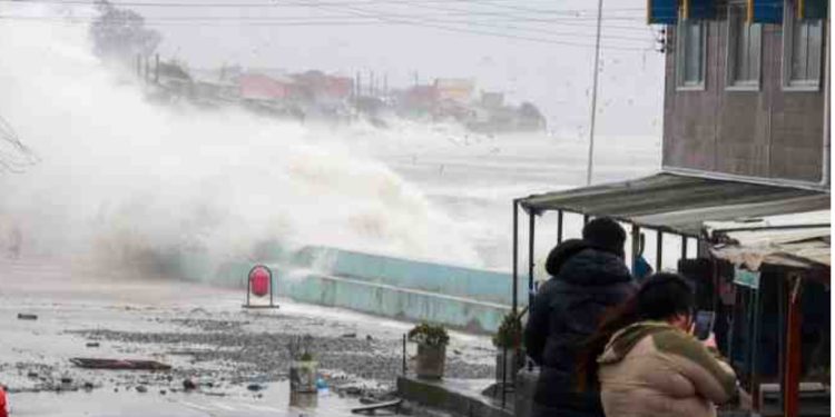 Cierre de tránsito y preparativos para retirar pasarela Yolanda ante riesgo de colapso en medio de sistema frontal