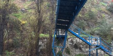 Cierre de tránsito y preparativos para retirar pasarela Yolanda ante riesgo de colapso en medio de sistema frontal